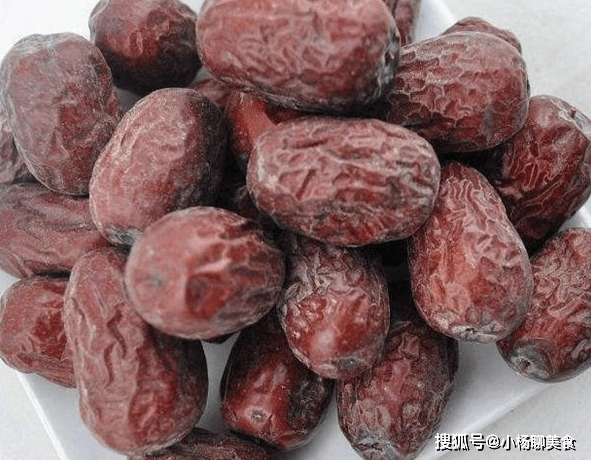 如果您发现红枣发霉,请不要食用,更不要说将它们放入粥中煮在一起.