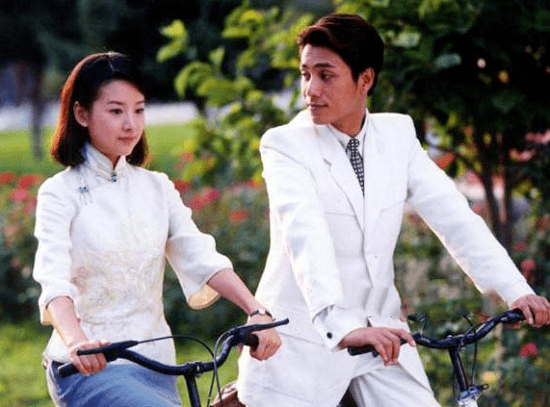 身材苗条|董洁身穿舞蹈服装，身材苗条又性感，昔日的白莲花变成了性感女神