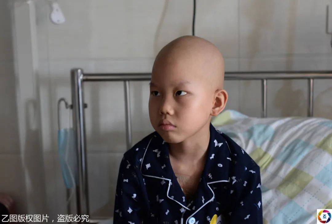 儿子|高温下，男子挥汗如雨扛包爬楼，每天扛数吨货却难救儿子的命?