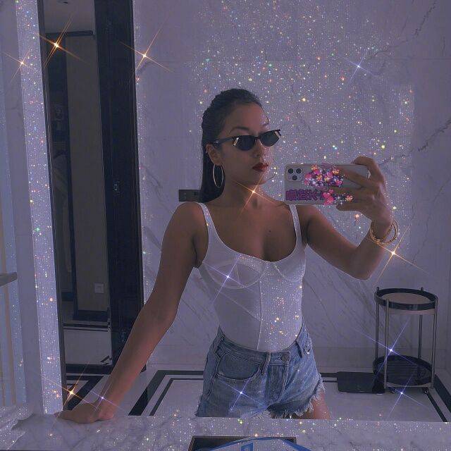 拍照腿部动作展示 705ae8663fbf4635a5764d8e92cae03b.jpeg