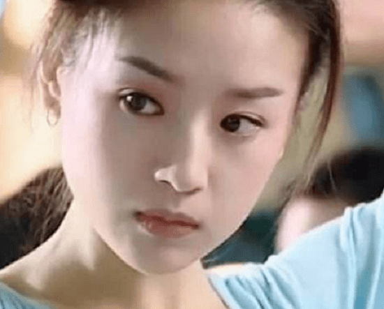 身材苗条|董洁身穿舞蹈服装，身材苗条又性感，昔日的白莲花变成了性感女神