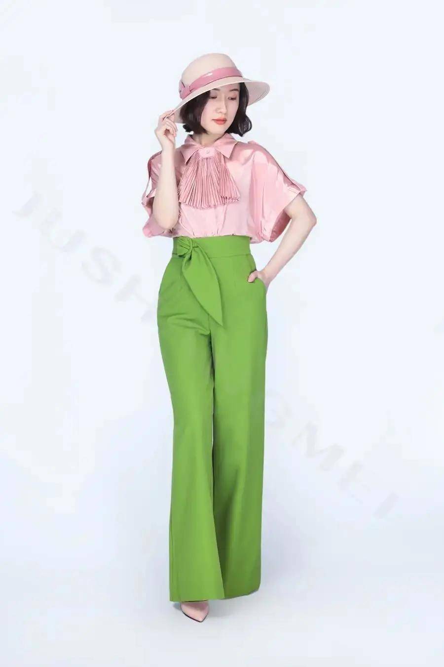 深颜色的衣服有哪些 bd62ea6cb01747e8acf05bf2525e74f3.jpeg