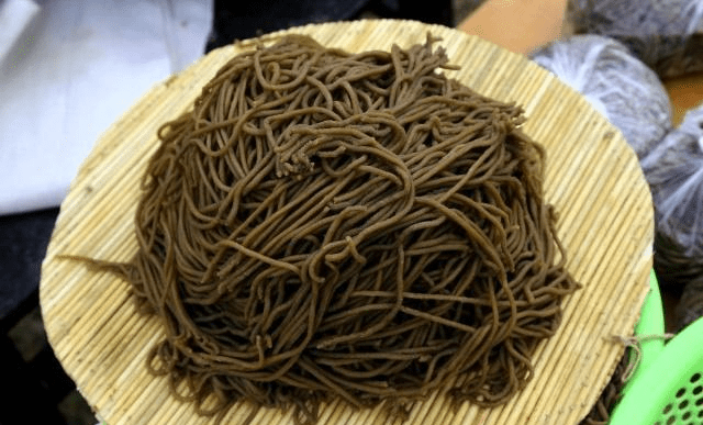 面粉怎么做成面条啊 e2d9bfe5d8e5422a93deec315f2c6c09.png