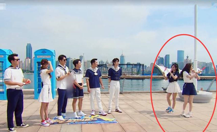 吴宣|原创吴宣仪节目里不知道站那里,有谁注意到欧阳娜娜的举动?暴露情商