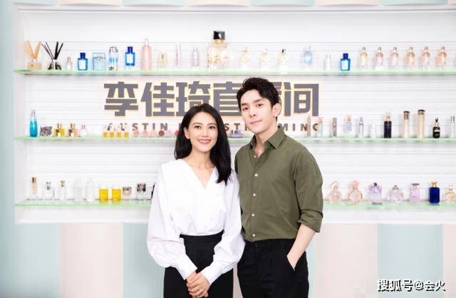 重聚|原创高圆圆大左重聚晒照，《咱们结婚吧》播出八年，仨主创近况引唏嘘