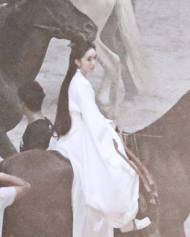 白衣|原创《斛珠夫人》新路透，杨幂白衣如同仙女，比当年夕瑶都要令人惊艳