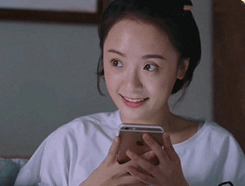 以家人之名演员剧中手机壳,凌霄大气,看到齐明月:和小哥一样!