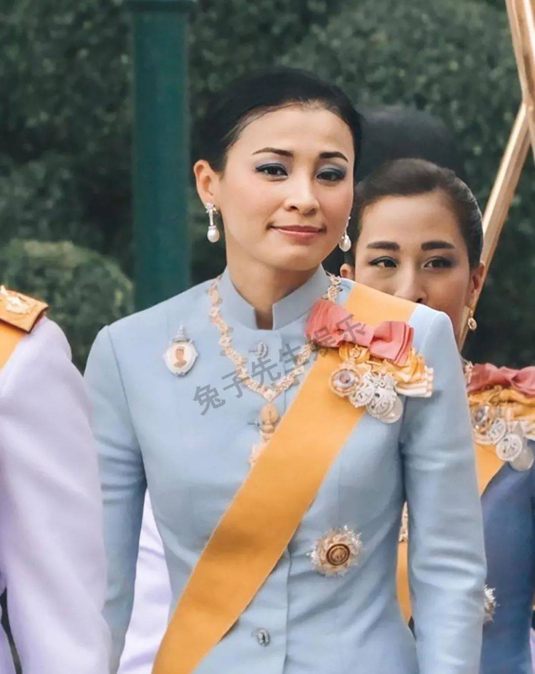 时尚|42岁苏提达罕见晒高跟鞋，整理出时尚合集宣示地位，以震慑诗妮娜