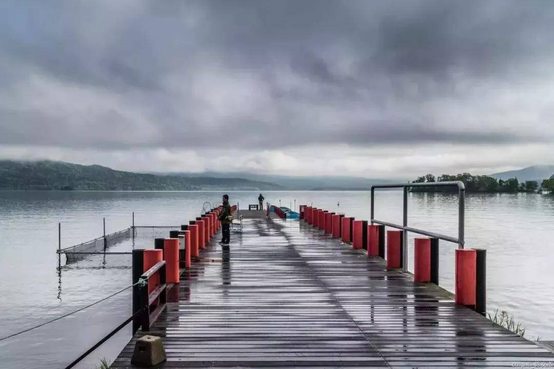 还有一处湖景很厉害的就是阿寒湖,是冯小刚电影《非诚勿扰》的取景处