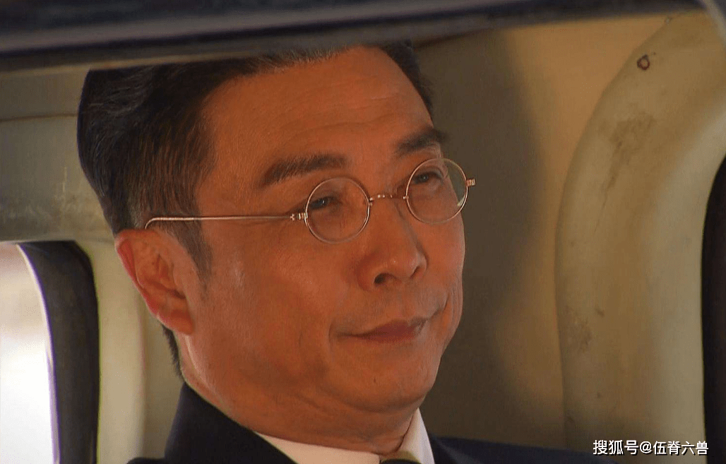 70岁刘松仁近照曝光,中风后身材明显消瘦