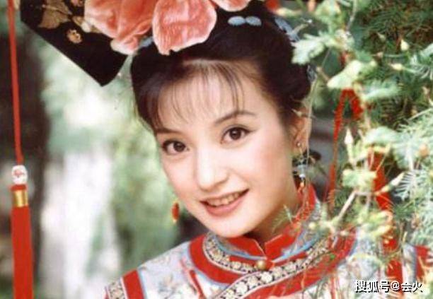 片场|原创赵薇在片场大发雷霆？因演员出错当场摔耳机喊停，被指要求太苛刻