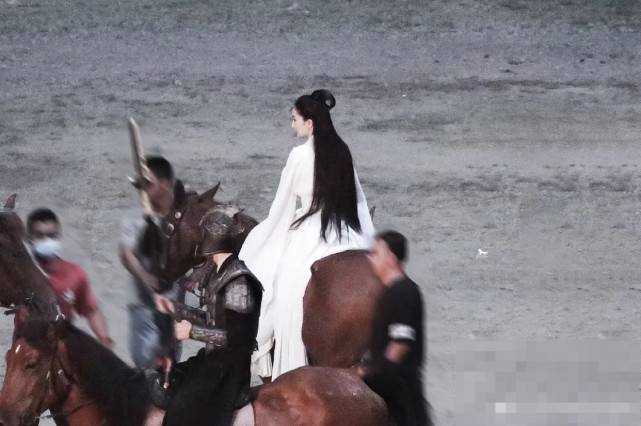 白衣|原创《斛珠夫人》新路透，杨幂白衣如同仙女，比当年夕瑶都要令人惊艳