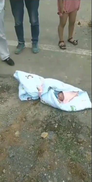 新乡|,张晚,消息资讯,申屯村,婴儿,襁褓,东方今报社,常村派出所■新乡一襁褓婴儿路边被发现 身边放有奶瓶奶粉