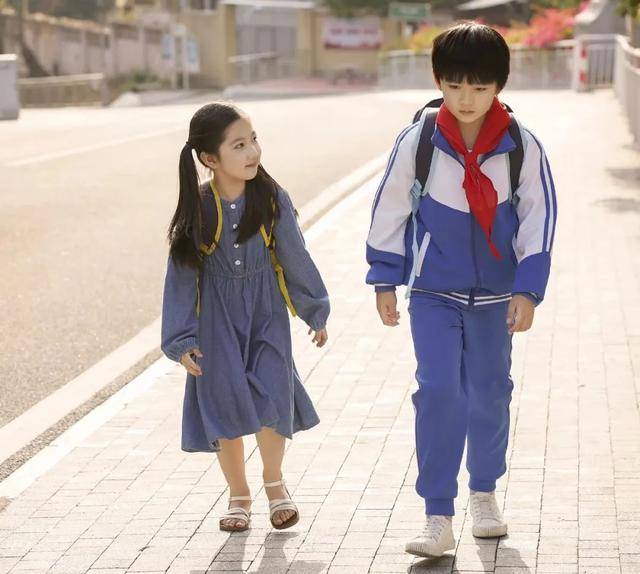 家人|原创车祸、三角恋、闺蜜反目，《以家人之名》从人间温暖变成人间狗血