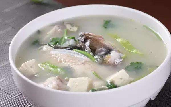 产妇什么时候可以喝鲫鱼汤下奶 e650ba608cf943f887308b35512c1f69.jpeg