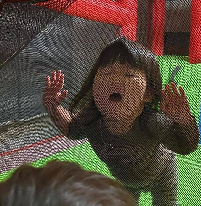 孩子|萝莉身住着大叔魂，还被妈妈穿成紫薯韩国3岁奶娃靠小肚子走红