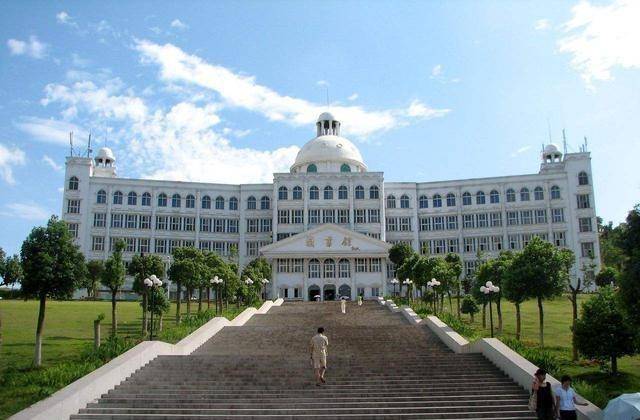 好点的公办专科学校 bc6aabf069c44e1c87e76b4419542f10.jpeg