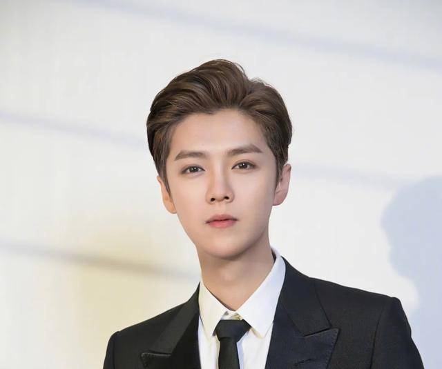 恋情|原创张雨绮力挺鹿晗公开恋情被指蹭热度，吃耿直人设红利上瘾了？