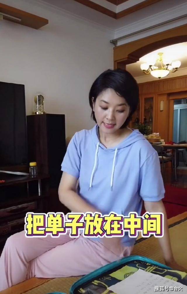 平台|原创知名央视主持人方琼变家庭主妇，在线收纳教学，儿子侧脸意外出镜