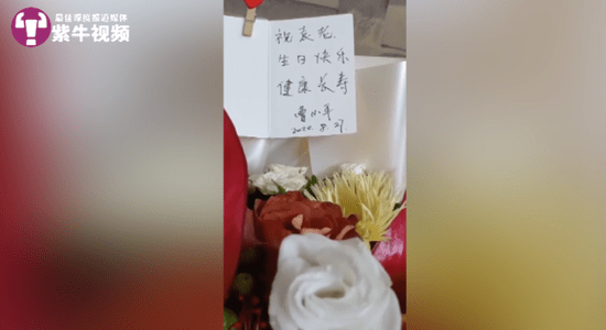 为袁隆平理发17年的女店主袁老90岁生日我又为他理了帅帅的发型