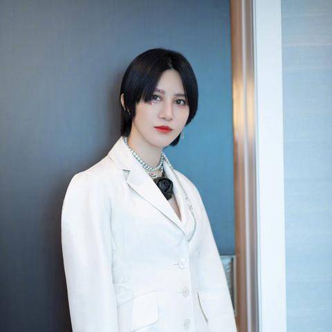 花朵|尚雯婕水钻花朵眼妆上热搜了？是怎么回事？
