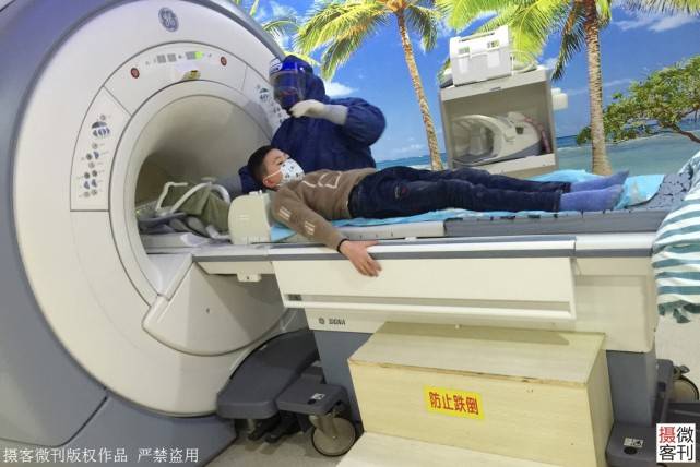 残疾|儿子10岁后却发现悲剧了湖北残疾理发哥娶娇妻幸福满满