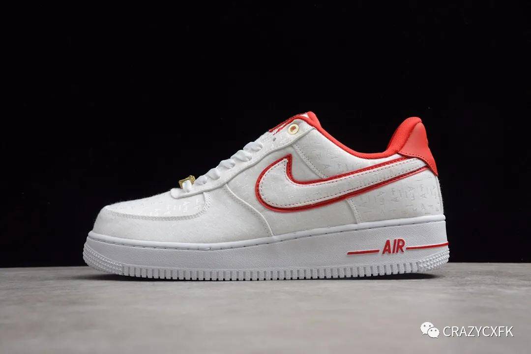 耐克nikeairforce1sportswear空军一号白红丝绸刺绣板鞋