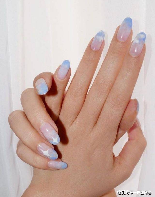 款式|收藏贴丨9款初秋温柔系美甲，让你的双手显白又高级!
