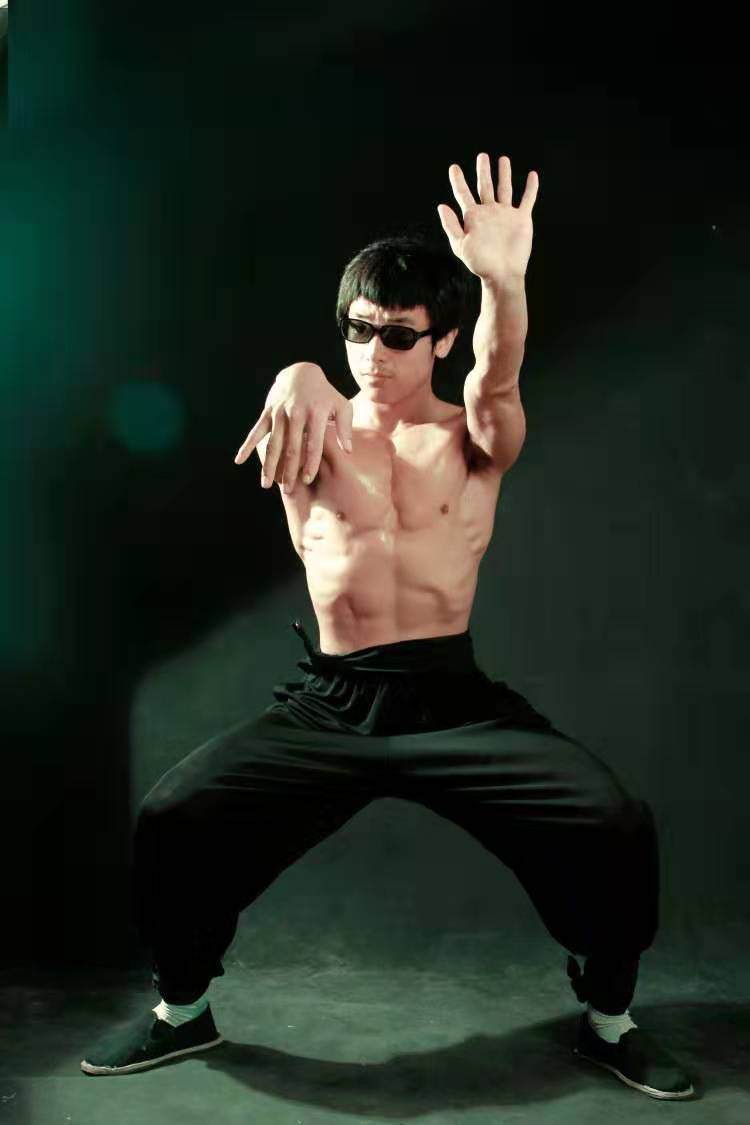 沛县|原创现代李小龙喊话秦岚：我拒绝娶你，是因为你的粉丝骗我200块钱