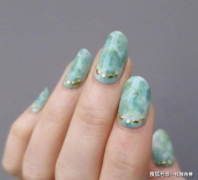 款式|收藏贴丨9款初秋温柔系美甲，让你的双手显白又高级!