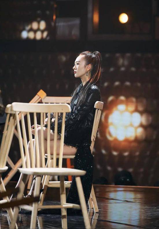 杨幂|靠一根发圈就变得又潮又粉嫩 杨幂也太会了吧