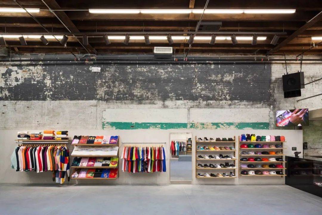 摊位|酷 ！“ 脏、乱、差 ” 的地摊如何逆袭成为“高级移动商店”