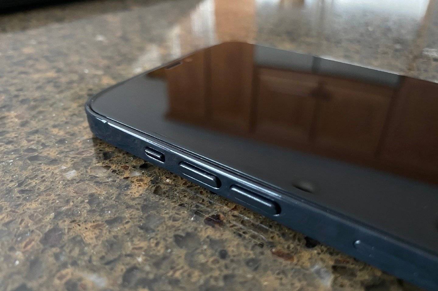 iphone 12边框缝隙太大 39a8662ff6db4e6097a4438f6f6f0c9b.jpeg
