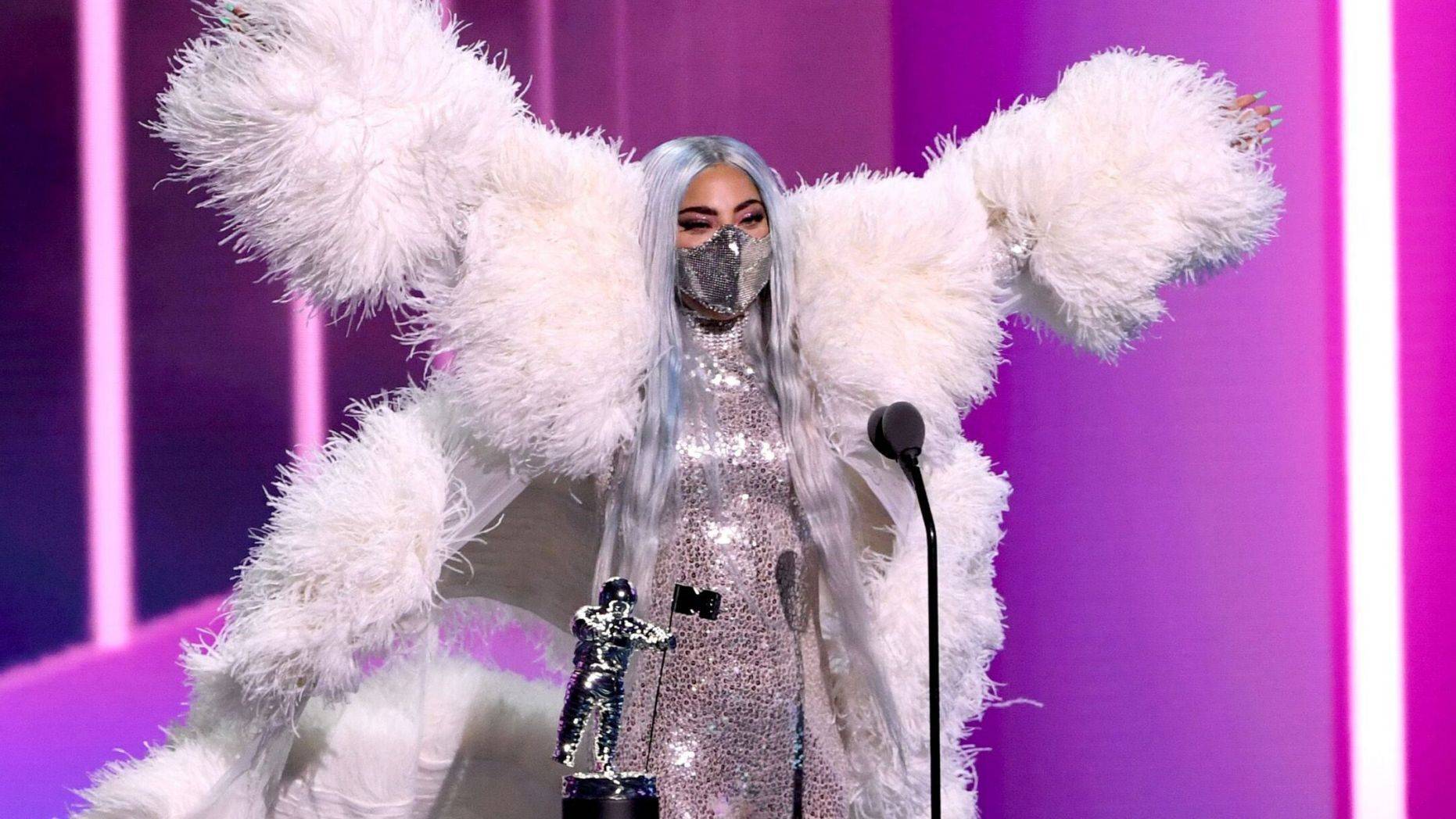 Lady|Lady Gaga戴上口罩亮相MTV音乐录影带大奖，引领另类时尚新风潮