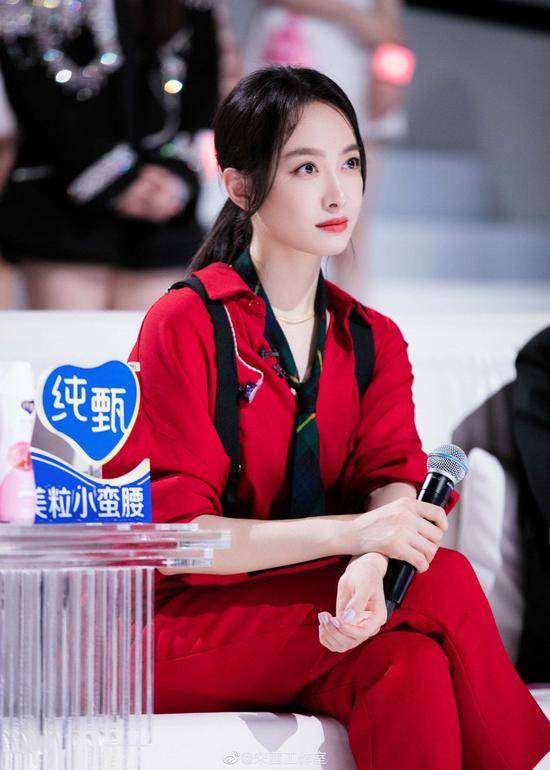 杨幂|靠一根发圈就变得又潮又粉嫩 杨幂也太会了吧