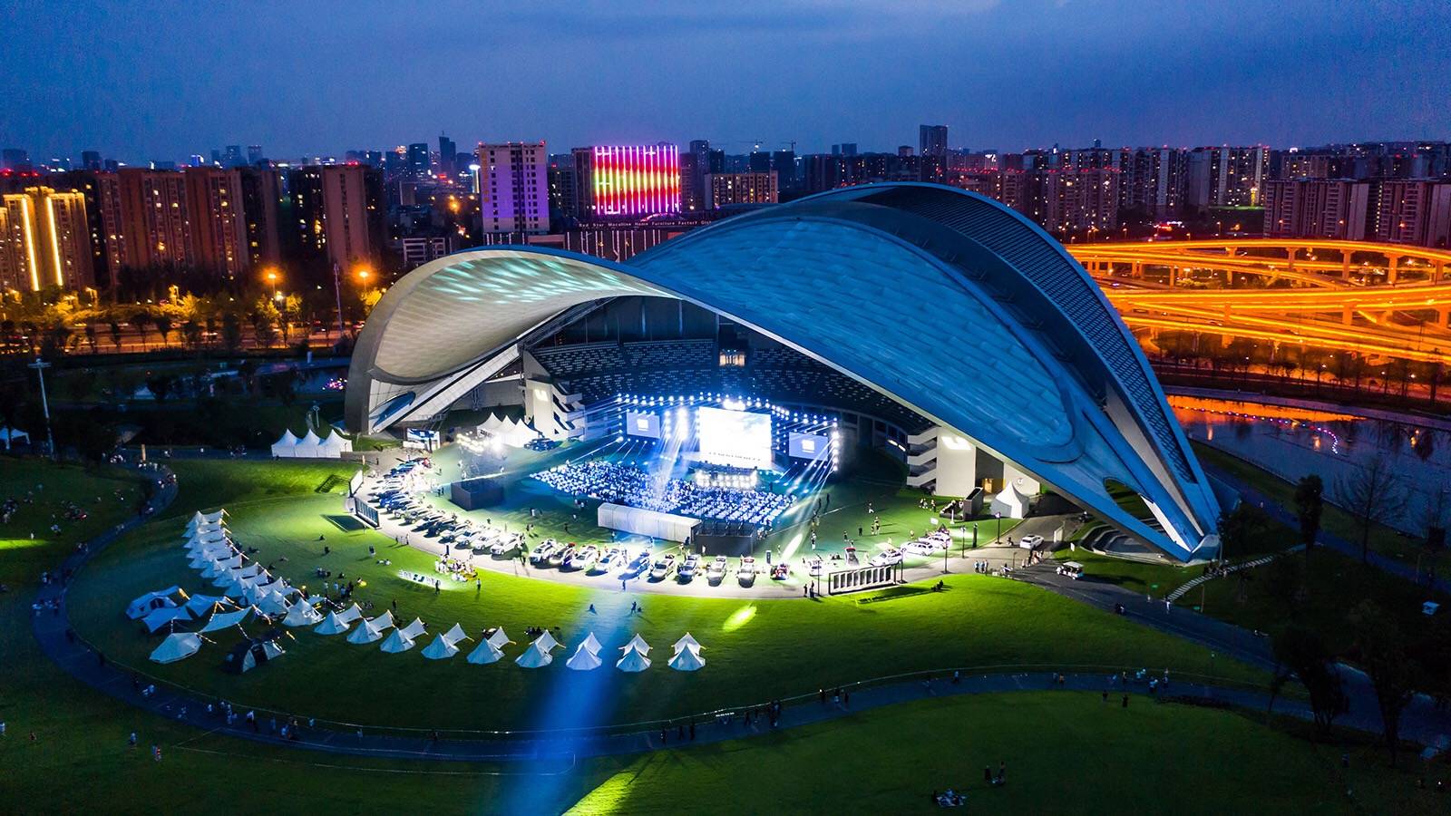 李想|一帮搞臭技术的？李想出口成“脏”，伤了谁的心？