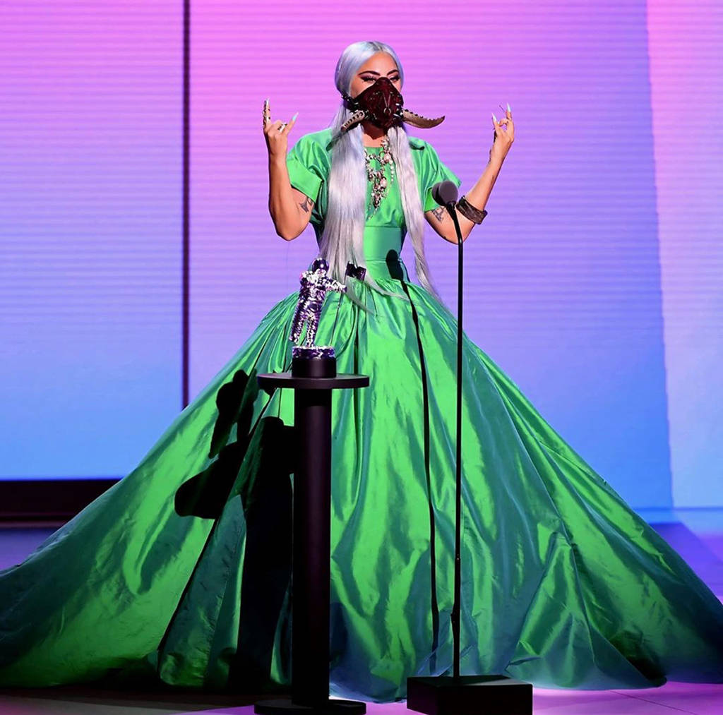 Lady|Lady Gaga横扫VMA五项大奖成最大赢家，嘎嘎小姐惊艳上演变装秀