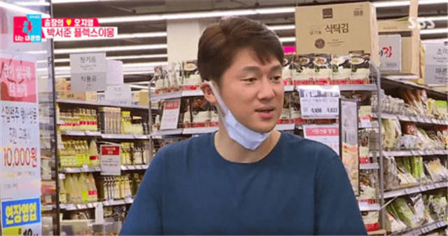 韩国明星夫妇带女儿逛超市,不戴口罩被网友骂惨了