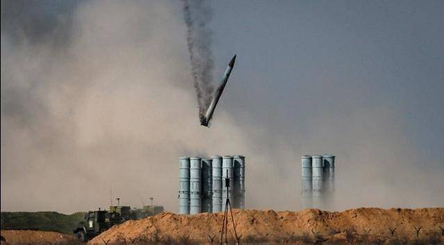 神话破裂？俄S400防空导弹发射失败烧毁发射车