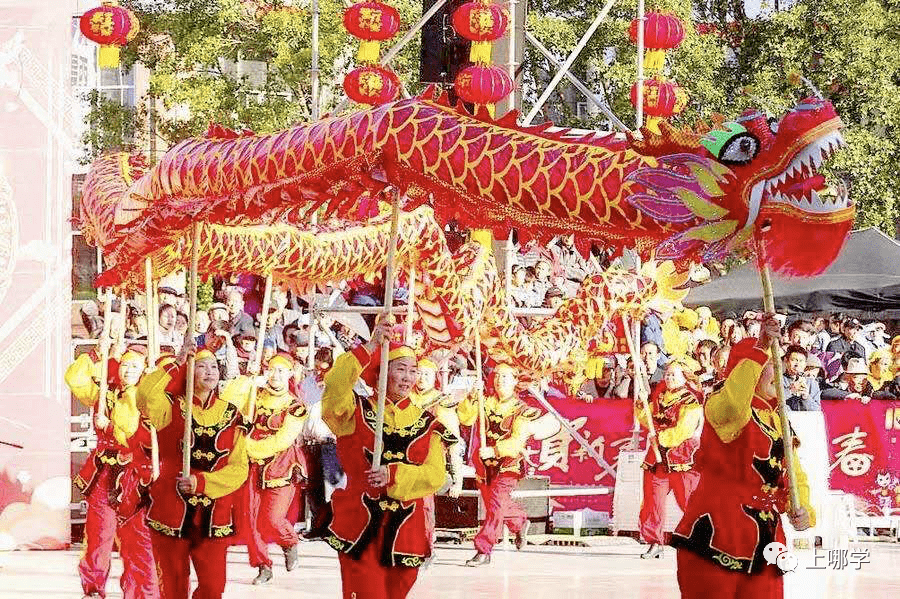 家长|神兽归笼现场！上海150万小学生今天开学！妈趴窗，爹爬树，场面过于激动~