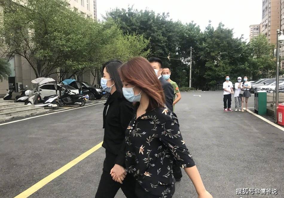 受害者|原创谭松韵发声为母亲讨公道，在庭上声音颤抖，哽咽失声，让人心疼