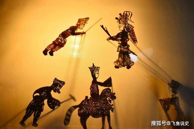原来,跟不上时代的皮影戏,却在慢慢走向末路,这项民间传统艺术,正逐步