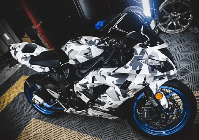 迷彩色”川崎ZX-6R，大陆首台，全车贴膜花上千，回头率5颗星_搜狐网