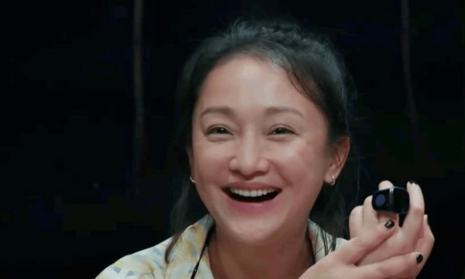 周迅颜值下跌严重,脸部泛红皱纹明显