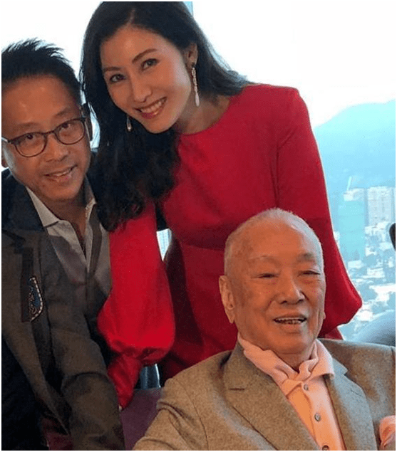 巅峰|李嘉欣素颜再回颜值巅峰：女人物质一点，更容易获得幸福