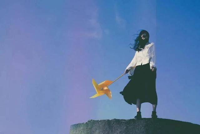 卫生巾|用“散装卫生巾”的少女引热议：最可怕的，是你低估生活的残酷