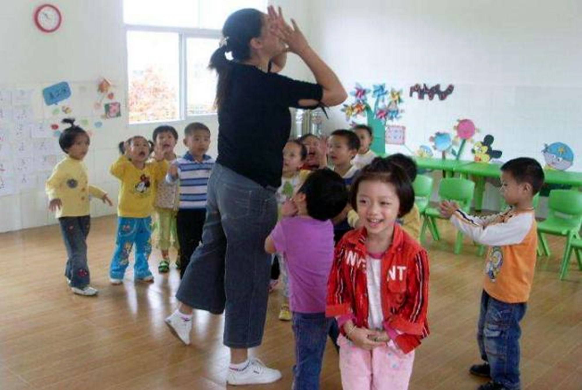 宝宝|为孩子好三种衣服最好别穿，第一件老师也不想看到幼儿园开学