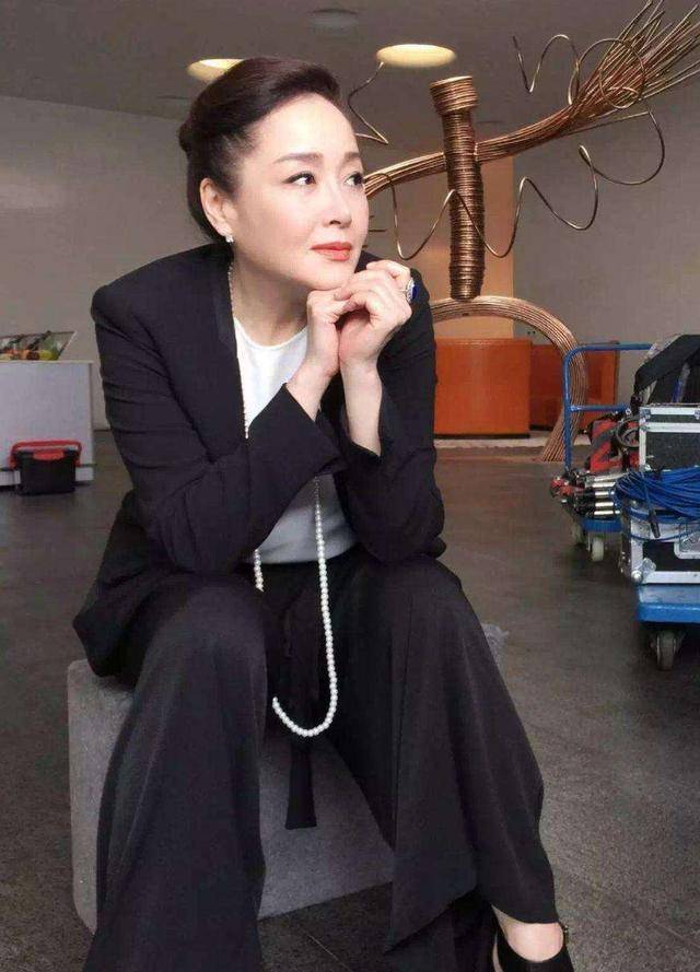 28年前的世纪婚礼，邵逸夫主持周星驰伴郎，为何