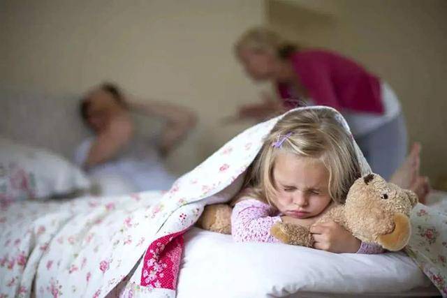 家长|当着孩子面不能做这三件事,否则会被“记恨”很久,家长要重视