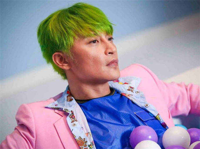 陈志鹏|陈志朋为什么变成这了 陈志朋服装怪异辣眼睛